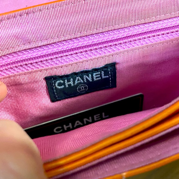 Chanel vintage unique patent leather clutch w/chain, pink and orange - Picture 11 of 15